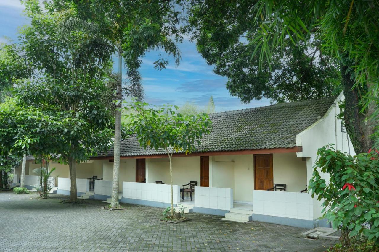 Front One Resort Indraloka Temanggung Экстерьер фото